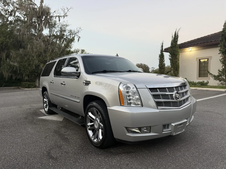 2010 Cadillac Escalade & EXT 3rd Gen - Image 24 of 31