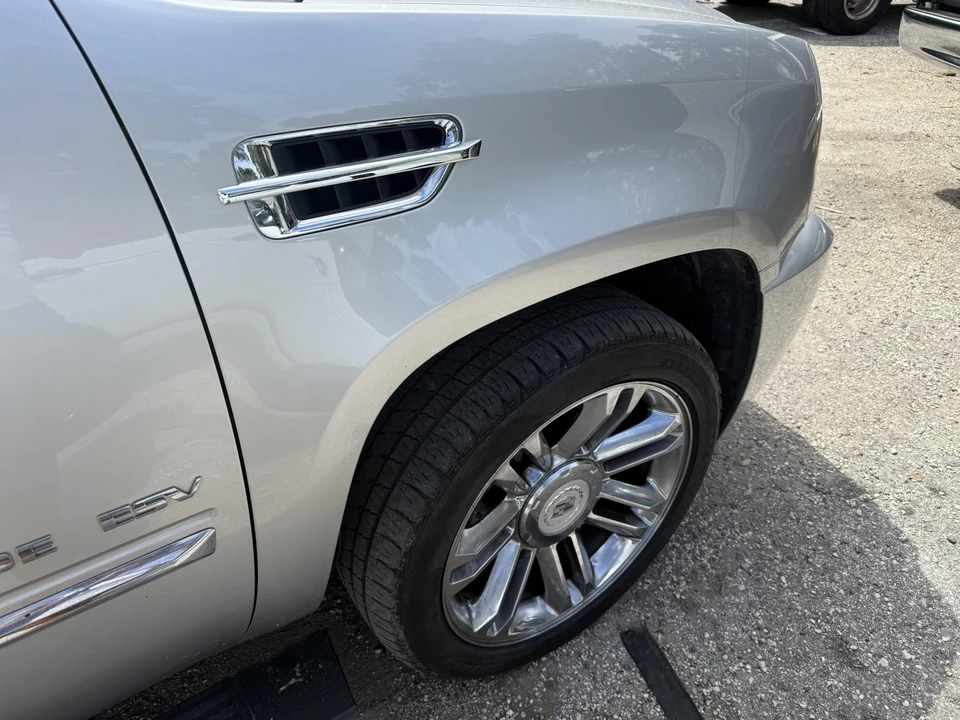 2010 Cadillac Escalade & EXT 3rd Gen - Image 30 of 31