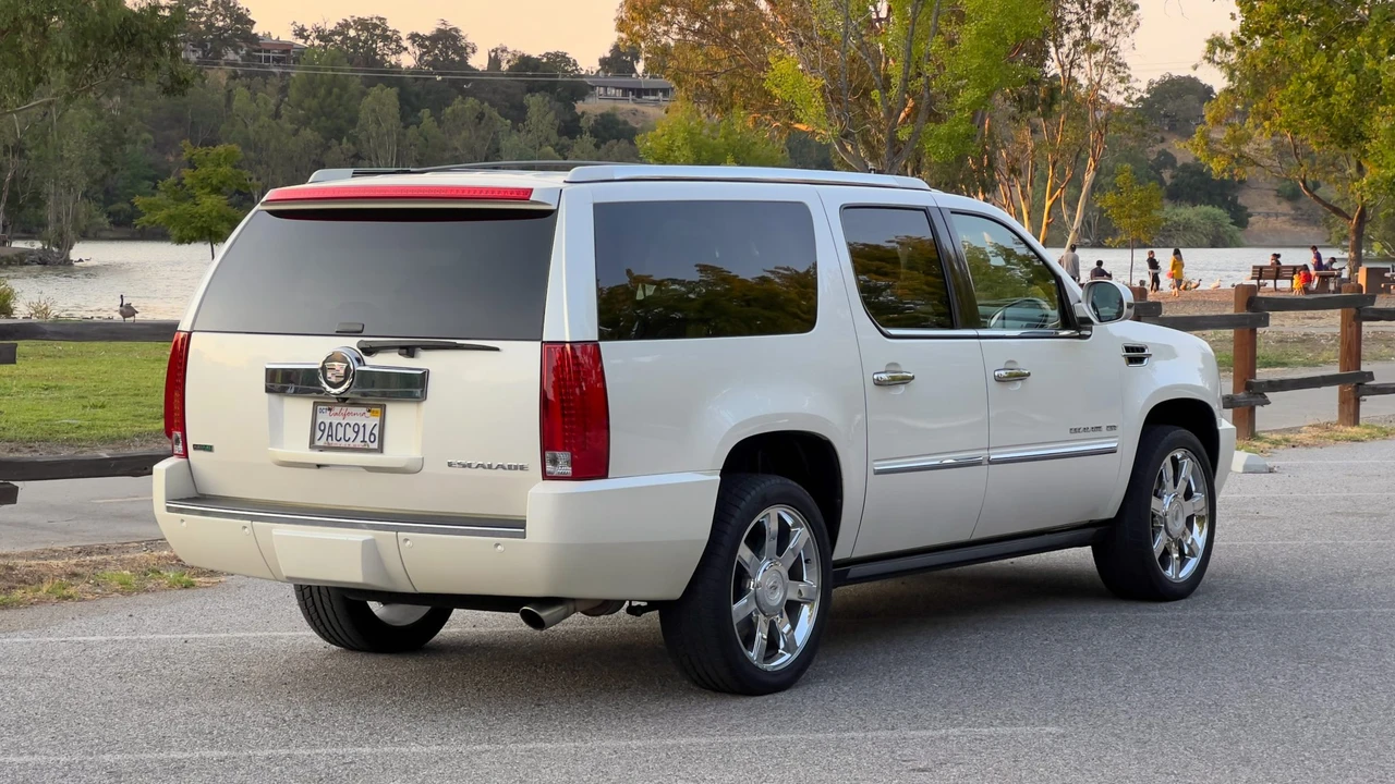 2010 Cadillac Escalade & EXT 3rd Gen - Image 16 of 31