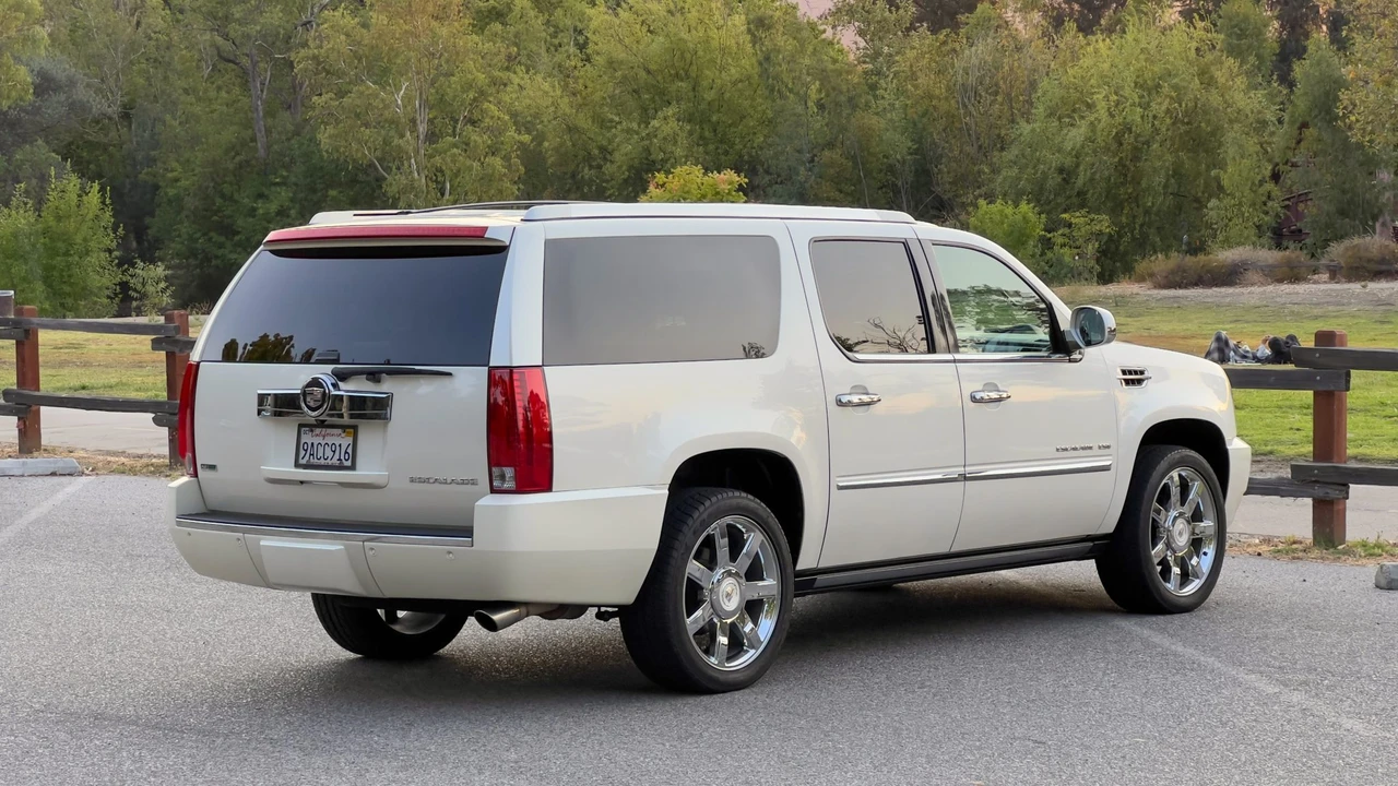 2010 Cadillac Escalade & EXT 3rd Gen - Image 17 of 31