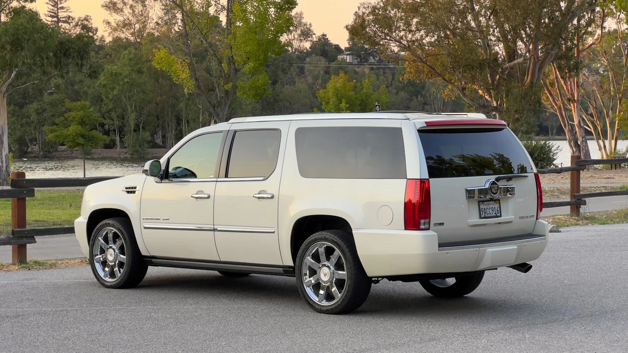 2010 Cadillac Escalade & EXT 3rd Gen - Image 6 of 31