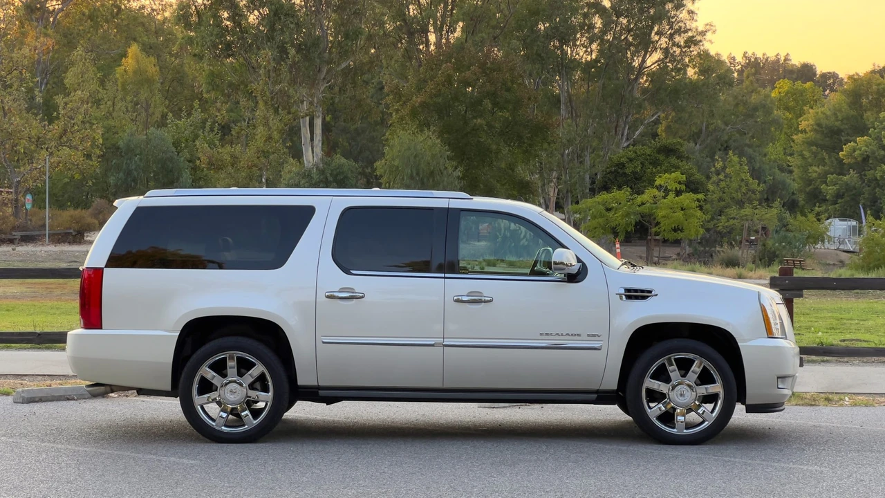 2010 Cadillac Escalade & EXT 3rd Gen - Image 20 of 31