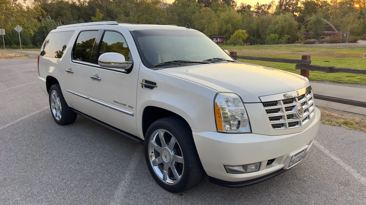 2010 Cadillac Escalade & EXT 3rd Gen - Image 23 of 31