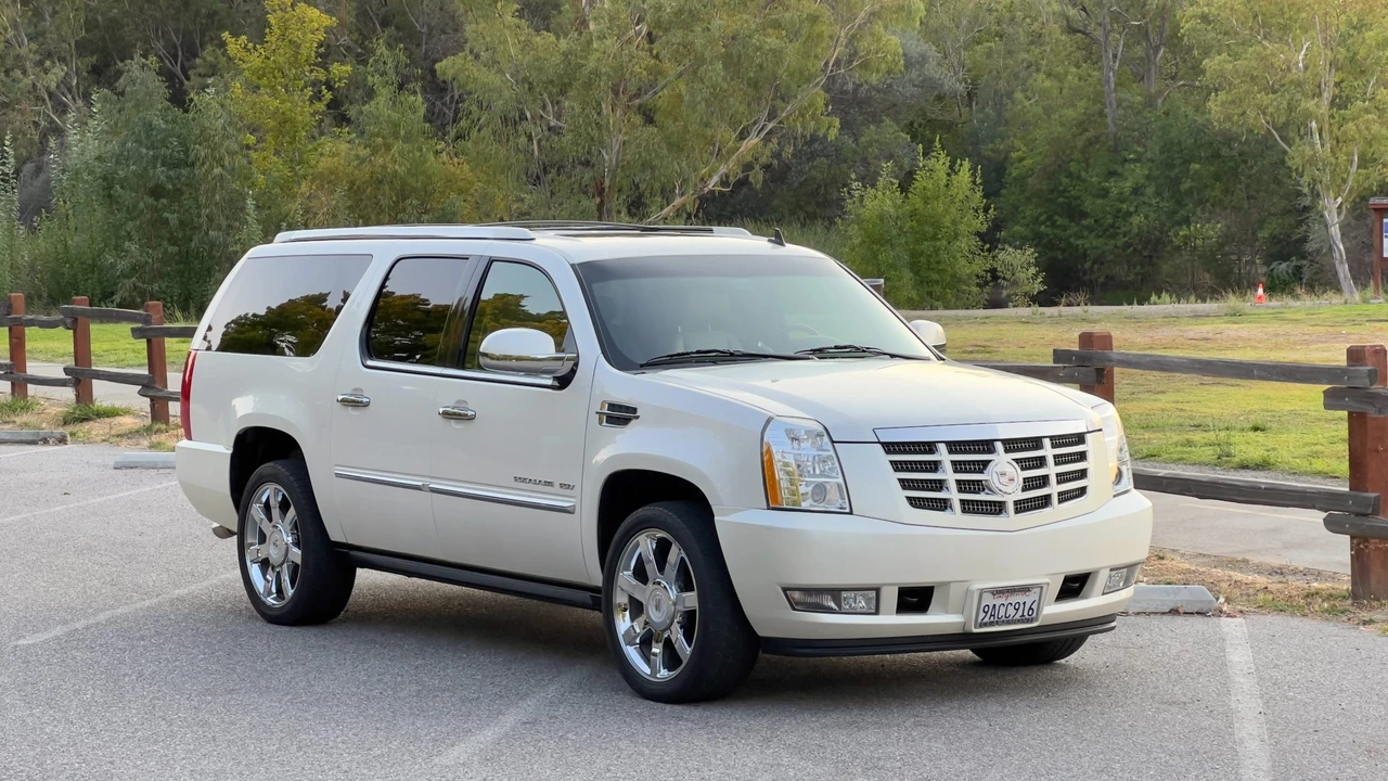 2010 Cadillac Escalade & EXT 3rd Gen - Image 22 of 31