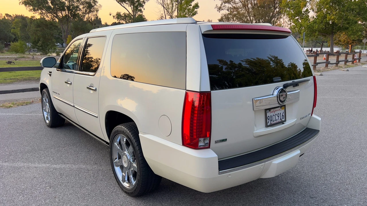 2010 Cadillac Escalade & EXT 3rd Gen - Image 8 of 31