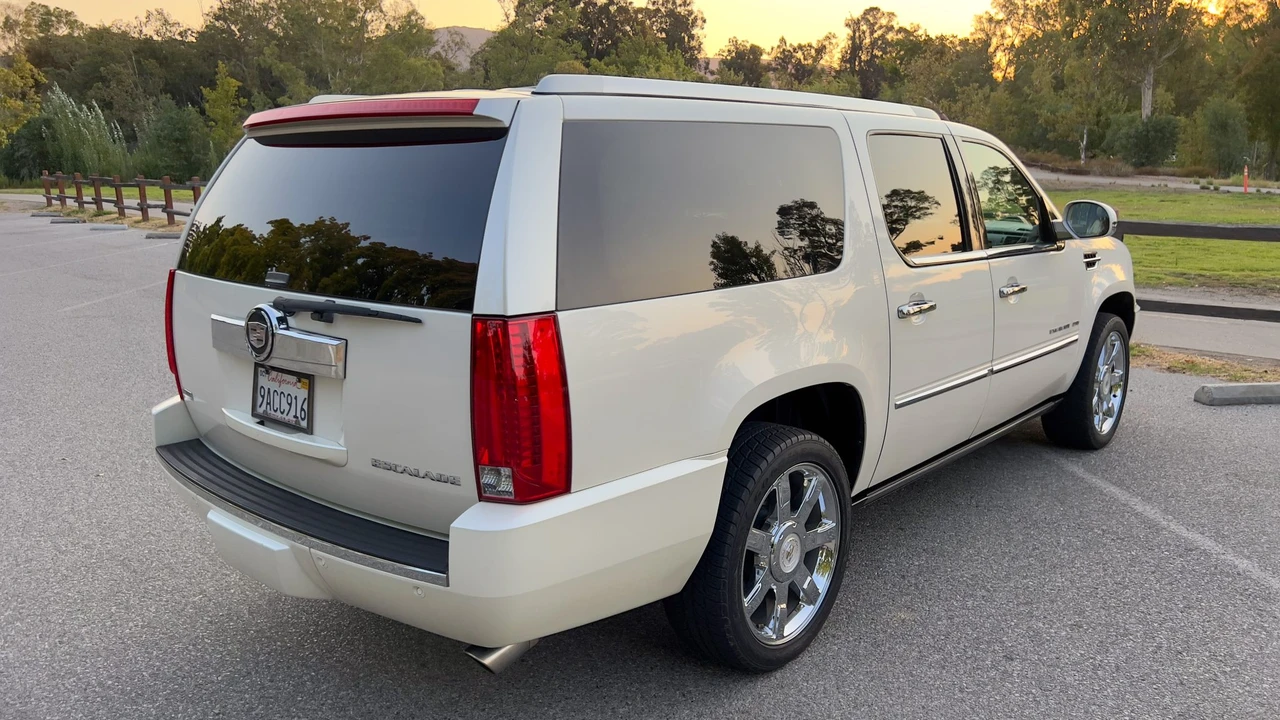2010 Cadillac Escalade & EXT 3rd Gen - Image 14 of 31