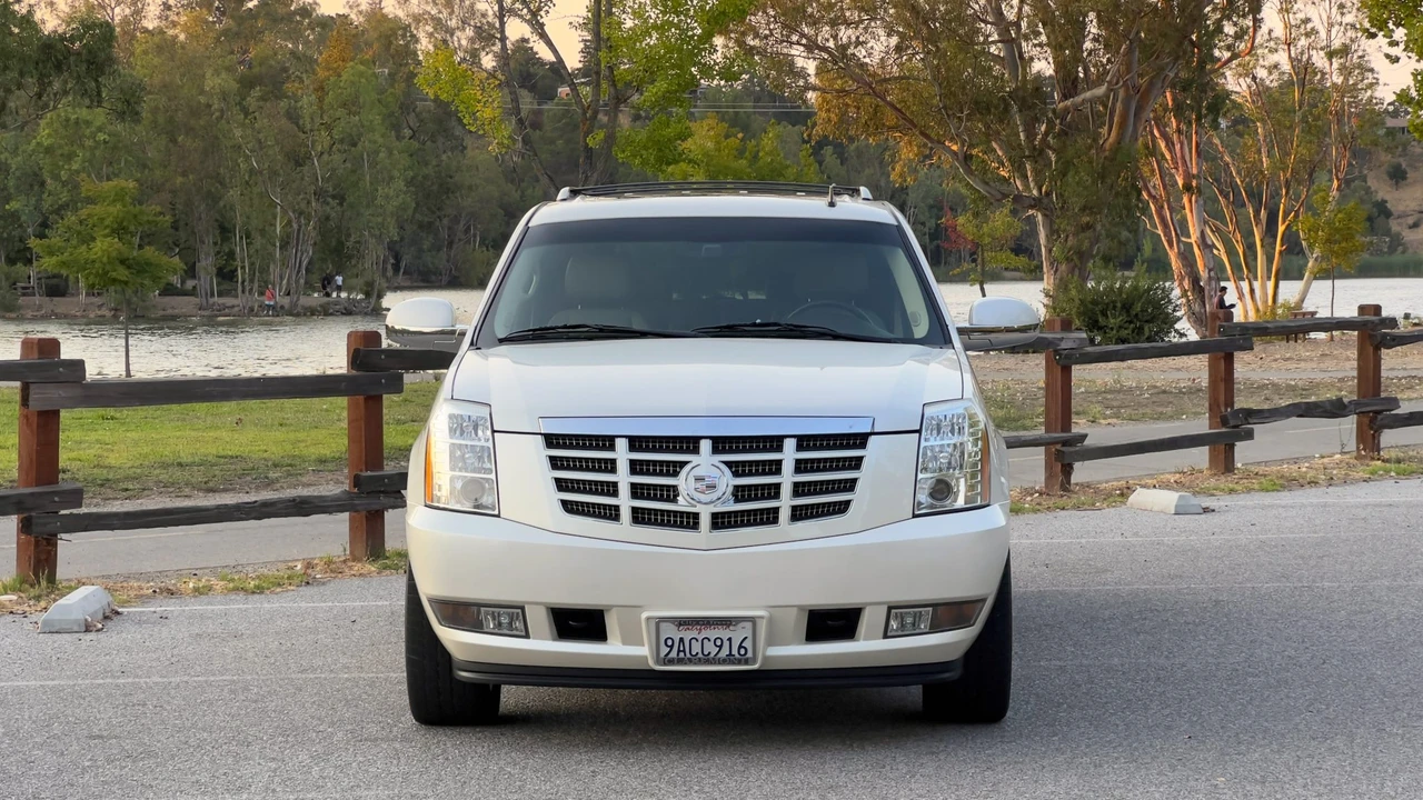 2010 Cadillac Escalade & EXT 3rd Gen - Image 26 of 31