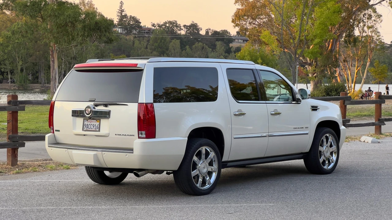 2010 Cadillac Escalade & EXT 3rd Gen - Image 18 of 31