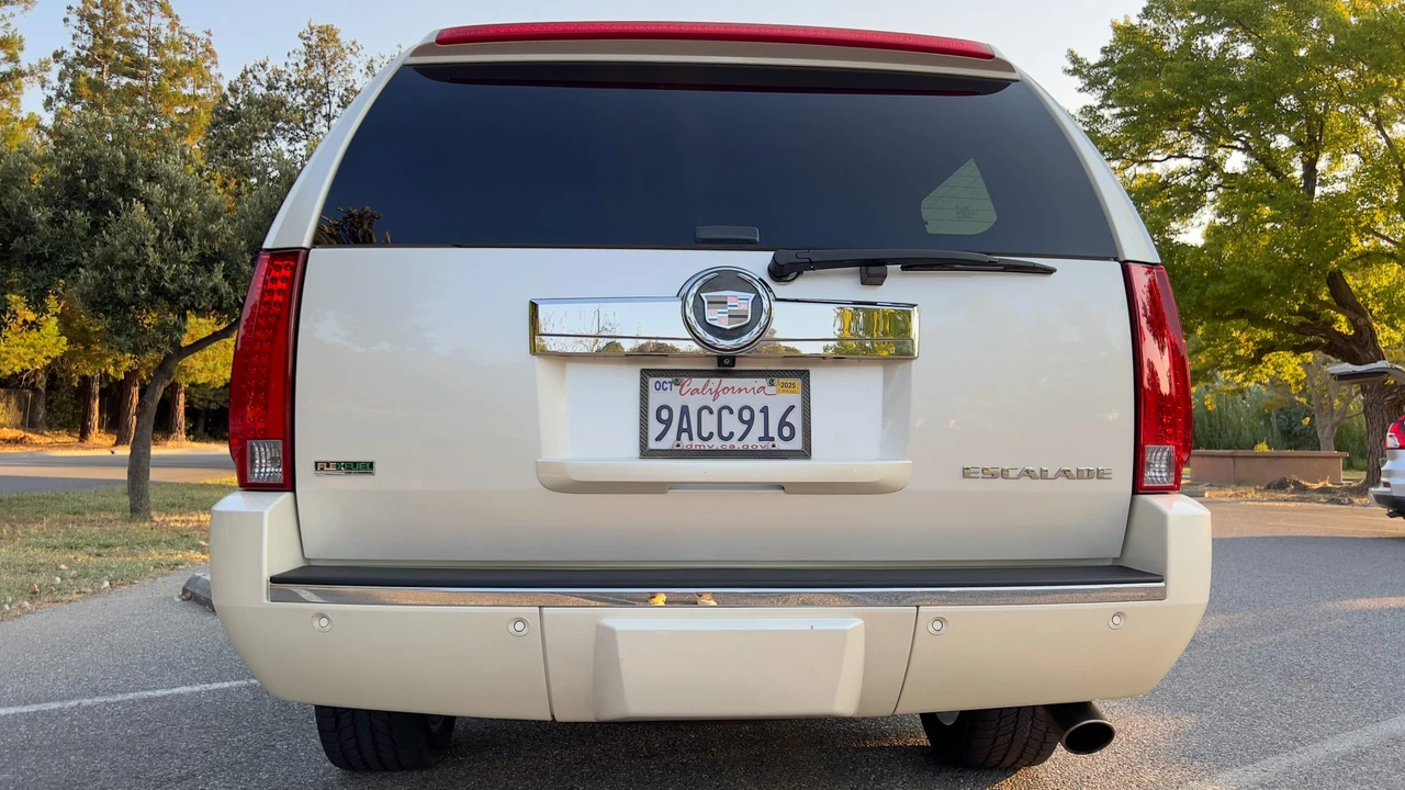 2010 Cadillac Escalade & EXT 3rd Gen - Image 12 of 31