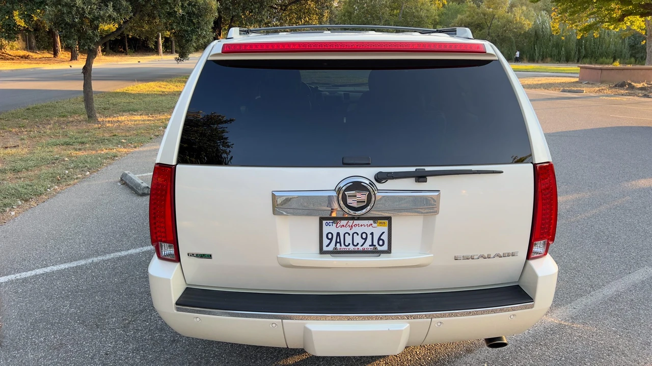 2010 Cadillac Escalade & EXT 3rd Gen - Image 13 of 31