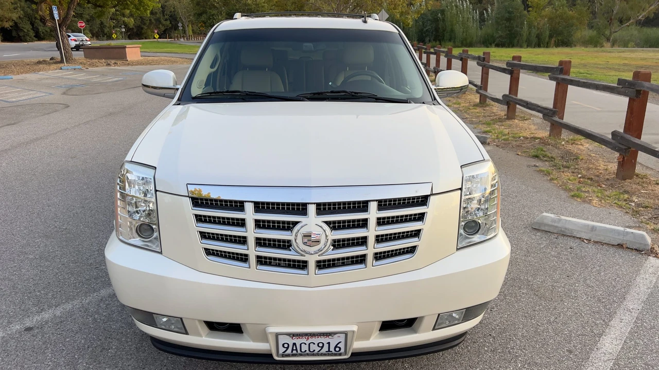 2010 Cadillac Escalade & EXT 3rd Gen - Image 27 of 31