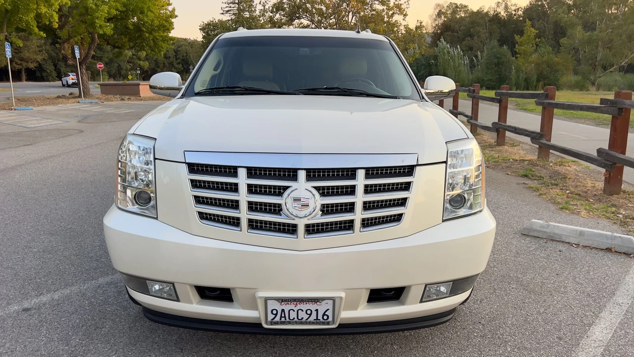 2010 Cadillac Escalade & EXT 3rd Gen - Image 28 of 31
