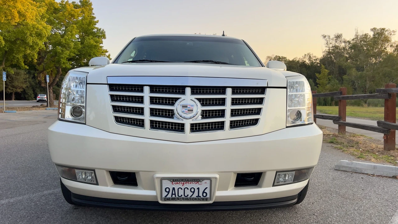 2010 Cadillac Escalade & EXT 3rd Gen - Image 29 of 31