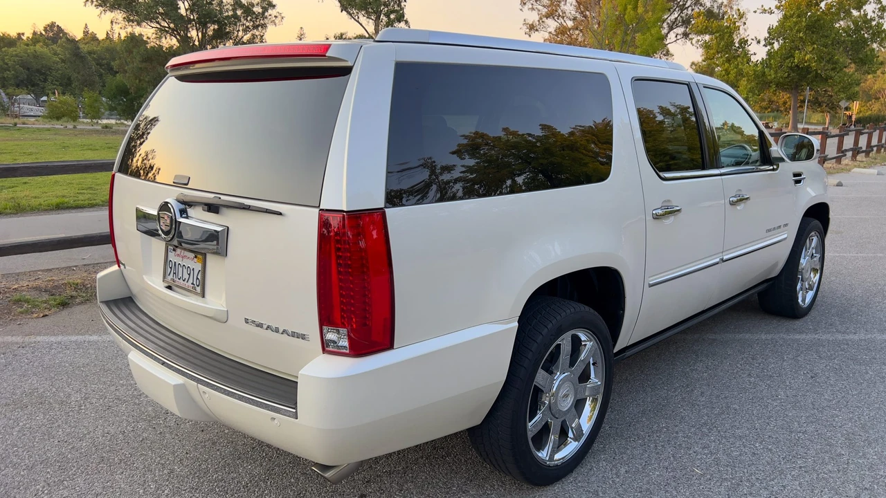 2010 Cadillac Escalade & EXT 3rd Gen - Image 15 of 31