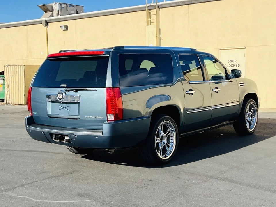 2010 Cadillac Escalade & EXT 3rd Gen - Image 8 of 21