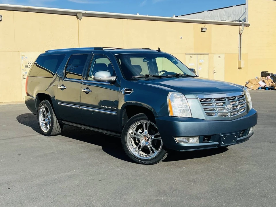 2010 Cadillac Escalade & EXT 3rd Gen - Image 2 of 21