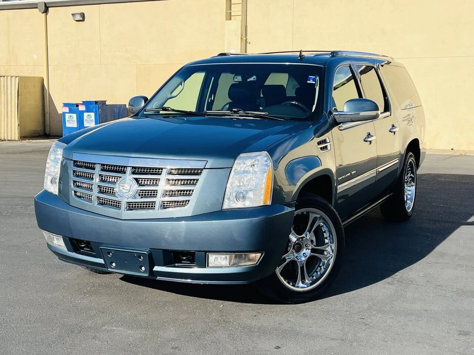 2010 Cadillac Escalade & EXT 3rd Gen - Image 3 of 21