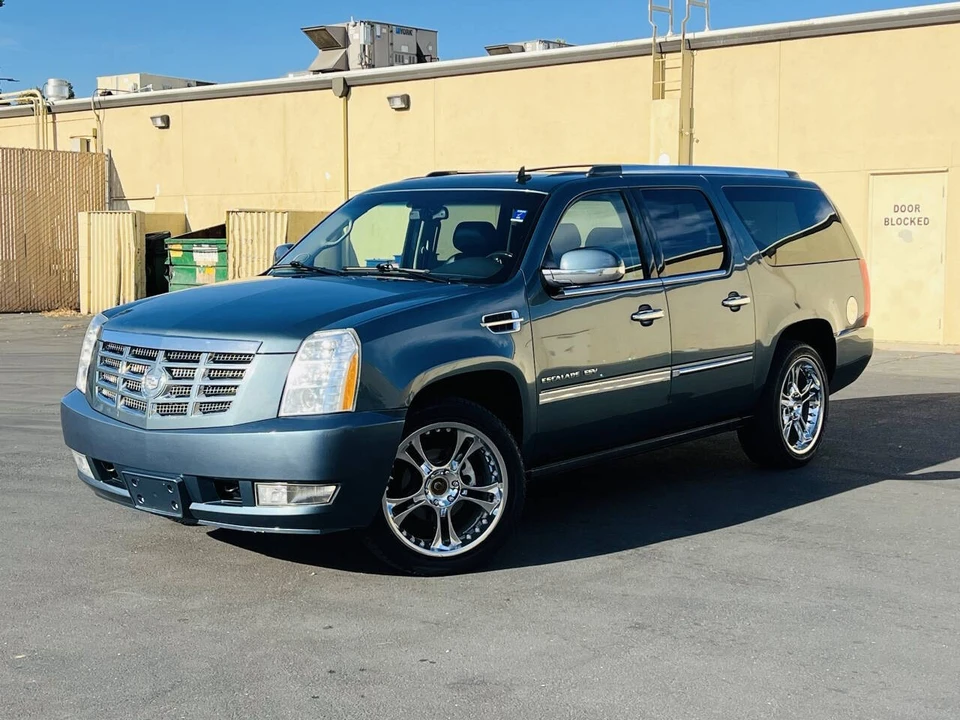 2010 Cadillac Escalade & EXT 3rd Gen - Image 4 of 21
