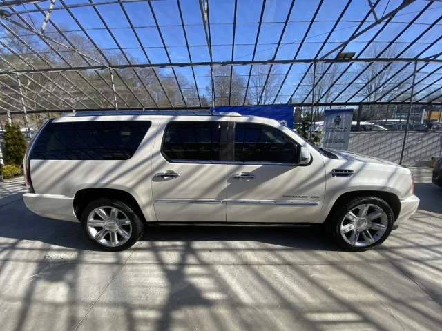 2010 Cadillac Escalade & EXT 3rd Gen - Image 4 of 21