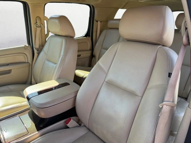 2010 Cadillac Escalade & EXT 3rd Gen - Image 17 of 21