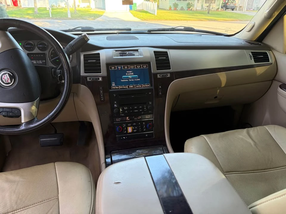 2010 Cadillac Escalade & EXT 3rd Gen - Image 7 of 11