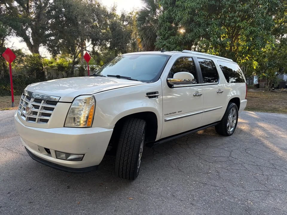 2010 Cadillac Escalade & EXT 3rd Gen - Image 4 of 11