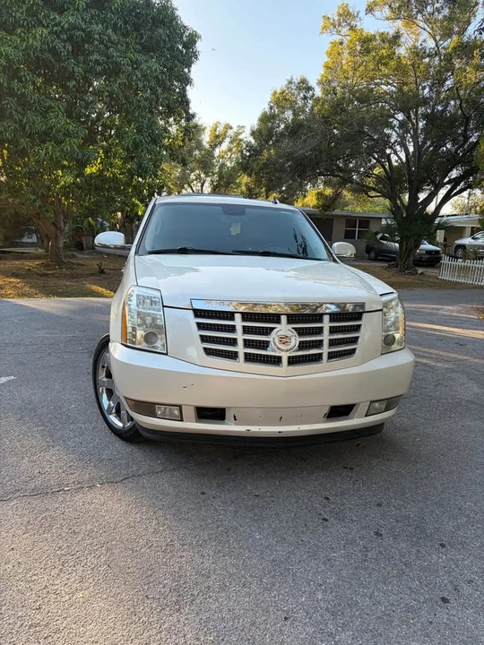 2010 Cadillac Escalade & EXT 3rd Gen - Image 5 of 11