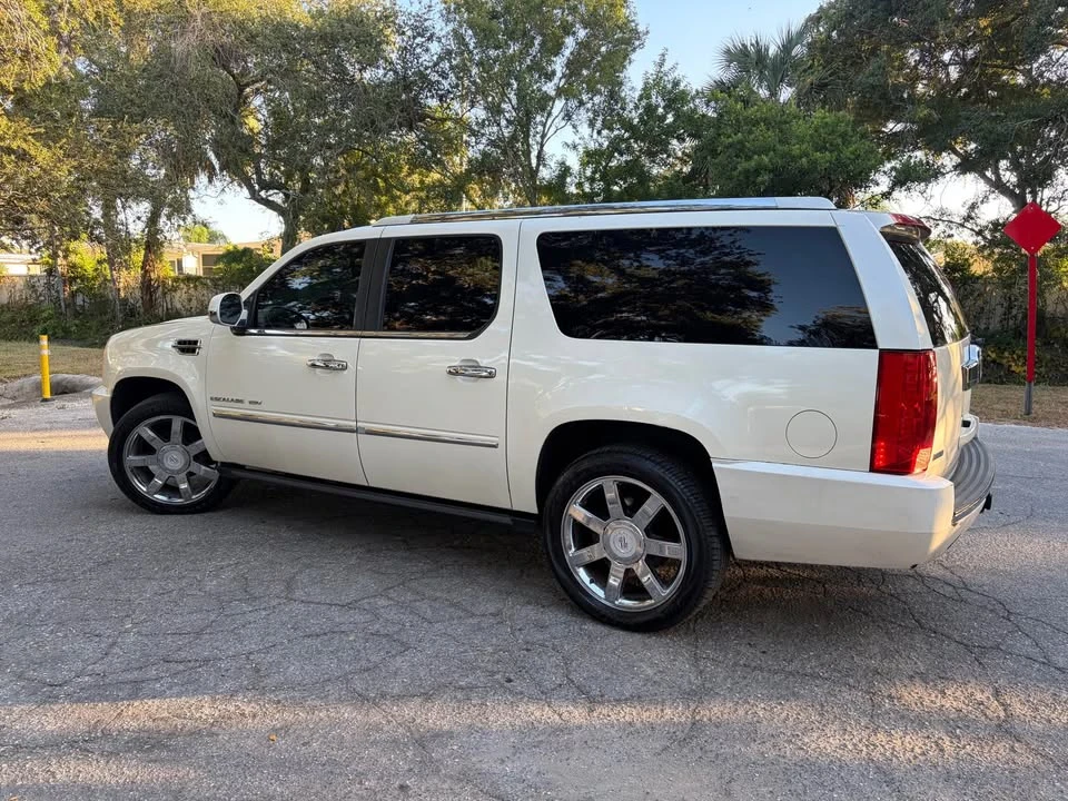 2010 Cadillac Escalade & EXT 3rd Gen - Image 3 of 11