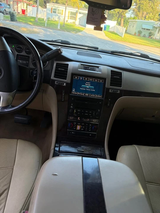 2010 Cadillac Escalade & EXT 3rd Gen - Image 6 of 11