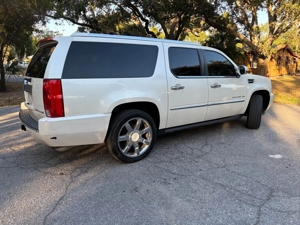 2010 Cadillac Escalade & EXT 3rd Gen - Image 2 of 11