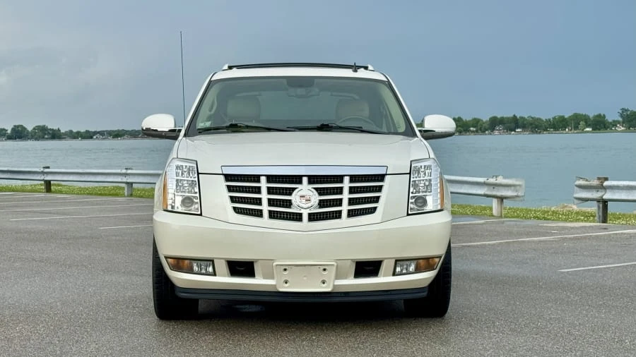 2010 Cadillac Escalade & EXT 3rd Gen - Image 4 of 31