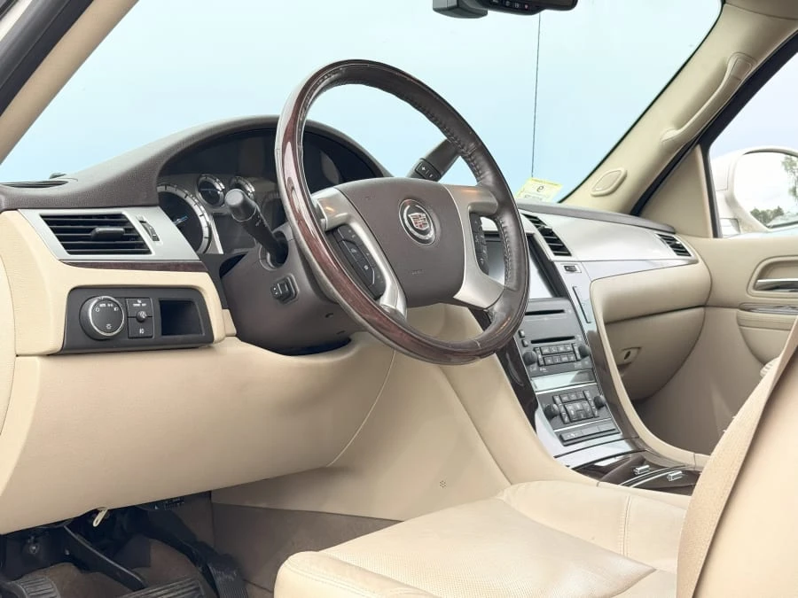 2010 Cadillac Escalade & EXT 3rd Gen - Image 28 of 31
