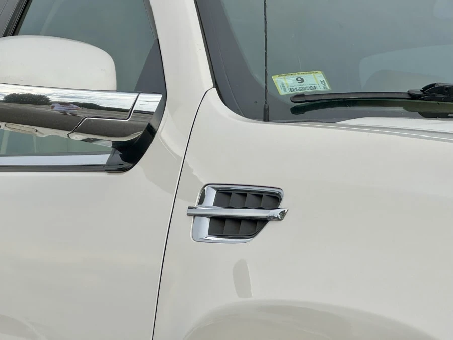 2010 Cadillac Escalade & EXT 3rd Gen - Image 15 of 31