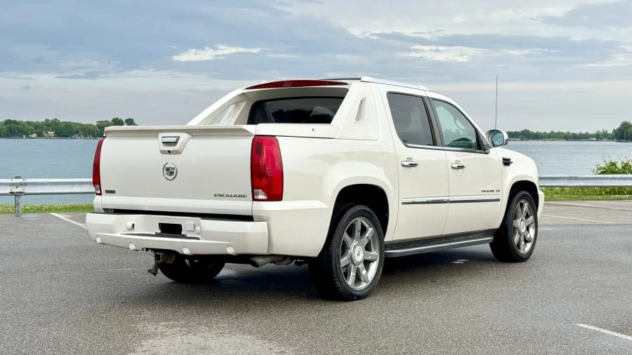 2010 Cadillac Escalade & EXT 3rd Gen - Image 3 of 31