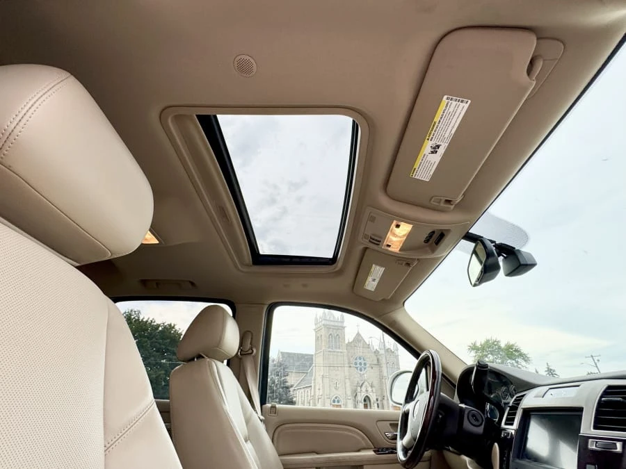 2010 Cadillac Escalade & EXT 3rd Gen - Image 30 of 31