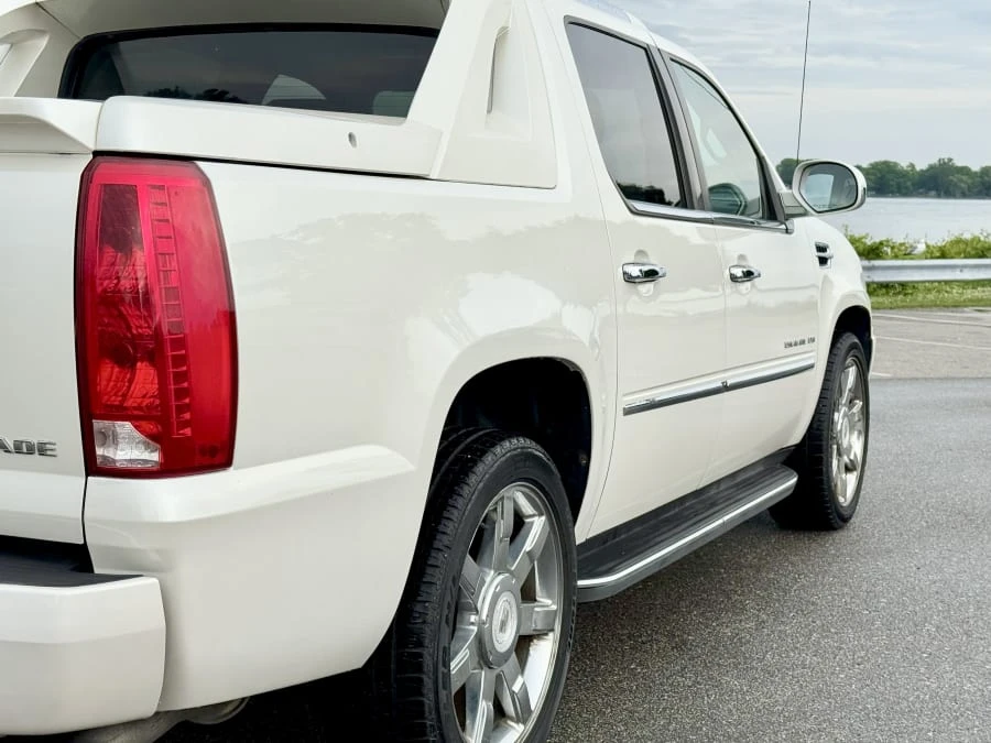 2010 Cadillac Escalade & EXT 3rd Gen - Image 21 of 31
