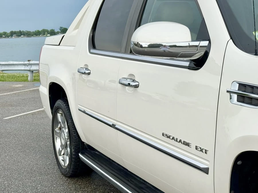 2010 Cadillac Escalade & EXT 3rd Gen - Image 16 of 31