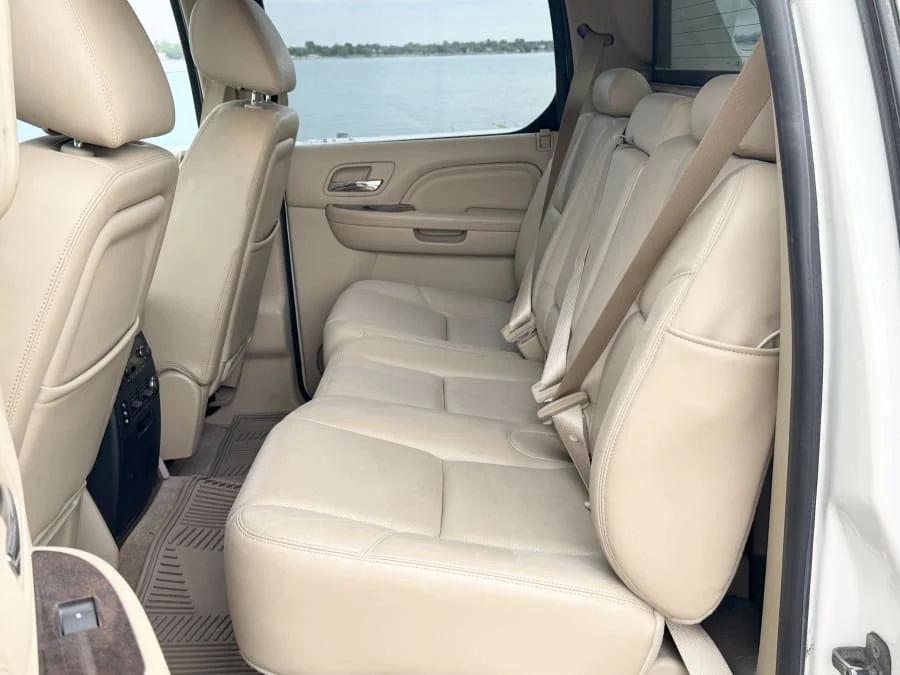 2010 Cadillac Escalade & EXT 3rd Gen - Image 29 of 31