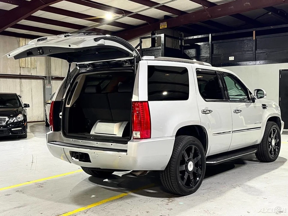 2010 Cadillac Escalade & EXT 3rd Gen - Image 19 of 21