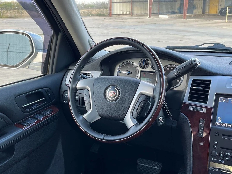 2010 Cadillac Escalade & EXT 3rd Gen - Image 18 of 21