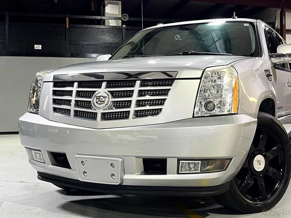 2010 Cadillac Escalade & EXT 3rd Gen - Image 4 of 21