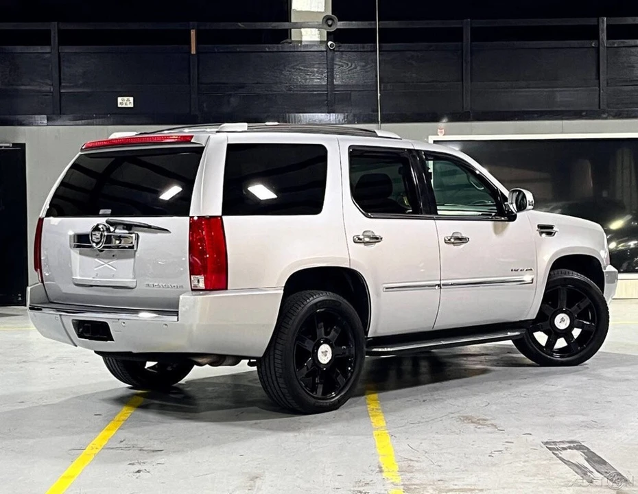 2010 Cadillac Escalade & EXT 3rd Gen - Image 10 of 21