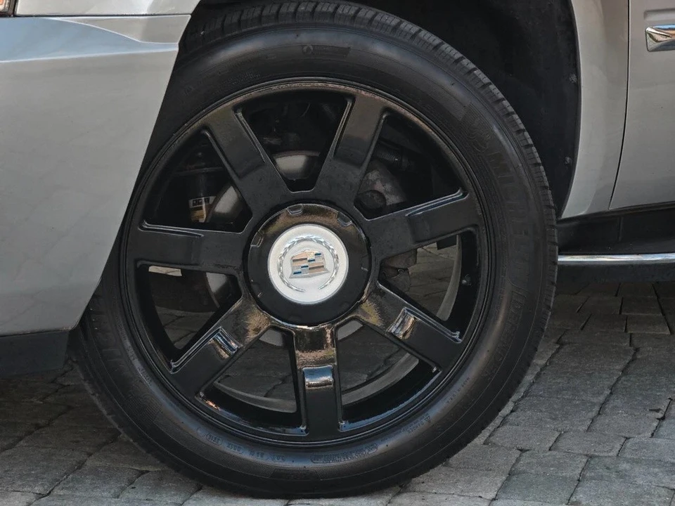 2010 Cadillac Escalade & EXT 3rd Gen - Image 3 of 21