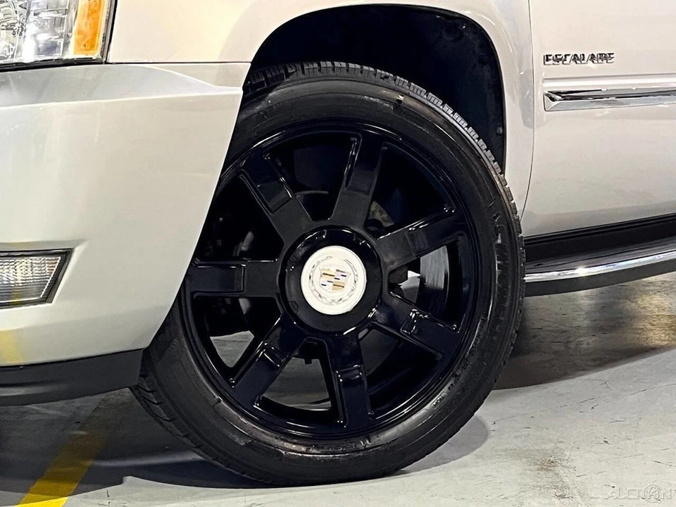 2010 Cadillac Escalade & EXT 3rd Gen - Image 2 of 21
