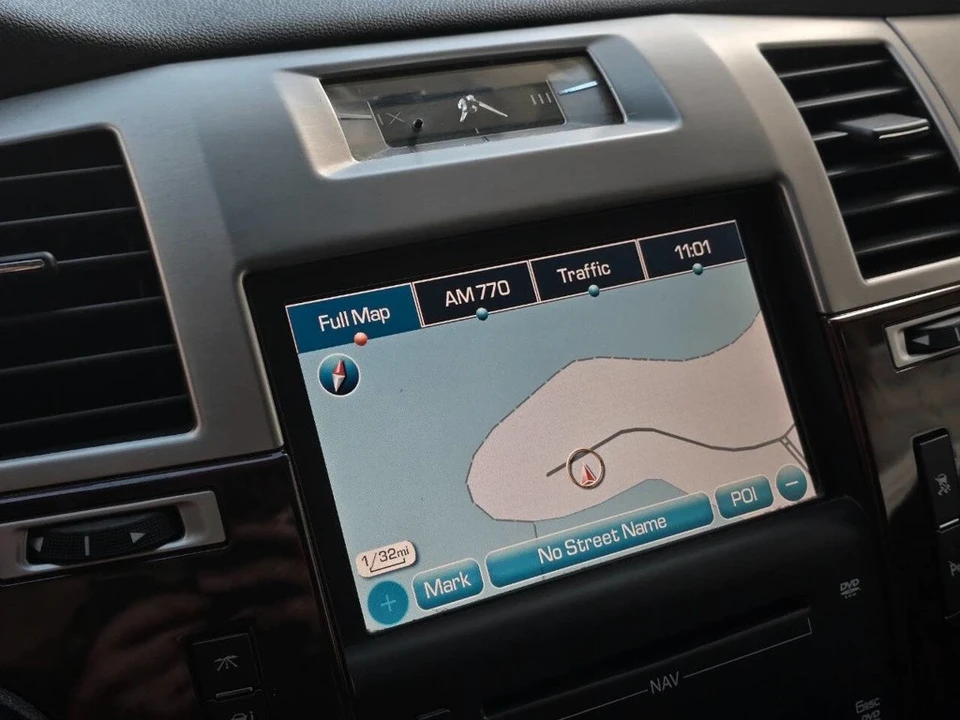 2010 Cadillac Escalade & EXT 3rd Gen - Image 17 of 21