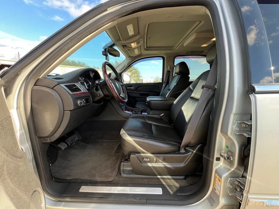 2010 Cadillac Escalade & EXT 3rd Gen - Image 11 of 21