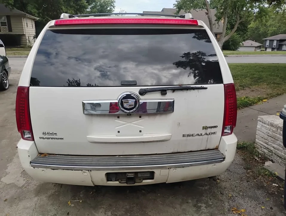 2010 Cadillac Escalade & EXT 3rd Gen - Image 2 of 4