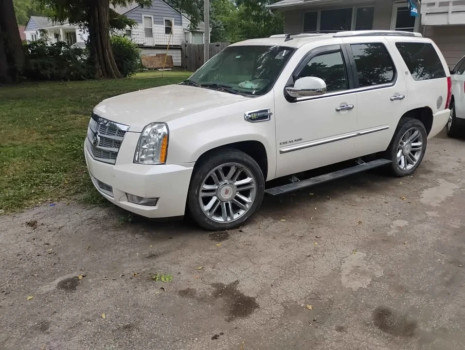 2010 Cadillac Escalade & EXT 3rd Gen - Image 4 of 4