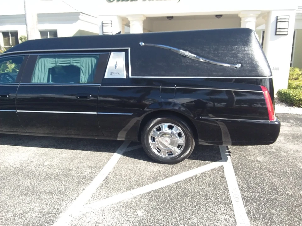 2010 Cadillac DTS - Image 9 of 21
