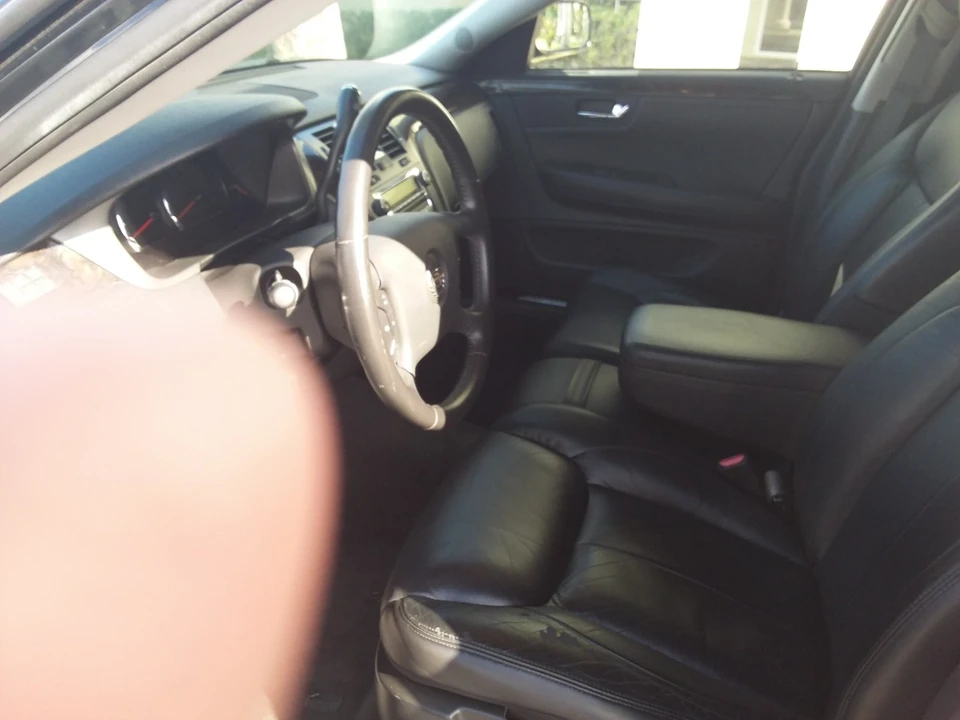 2010 Cadillac DTS - Image 12 of 21